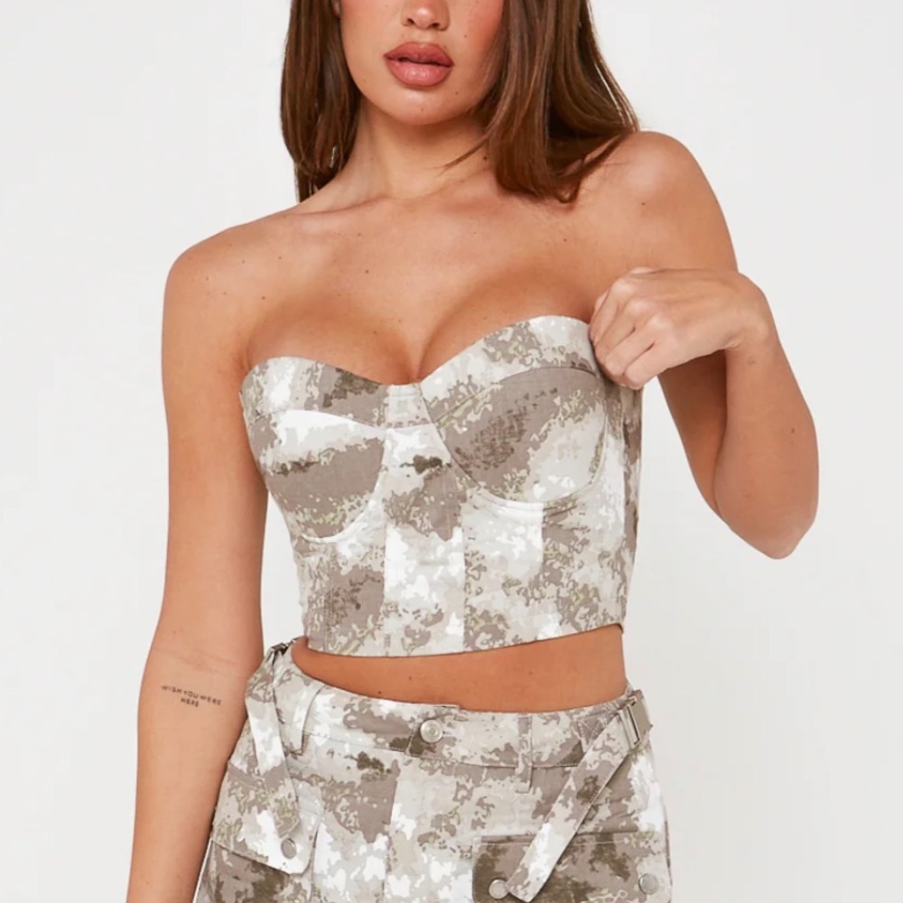 NEVER WORN / Luxe to Kill Pixelated Camo Print Corset Top

Size UK 10/US 6